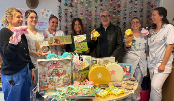 Dépôt de jeux et jouets au service de pédiatrie du CHU Quimper Cornouaille